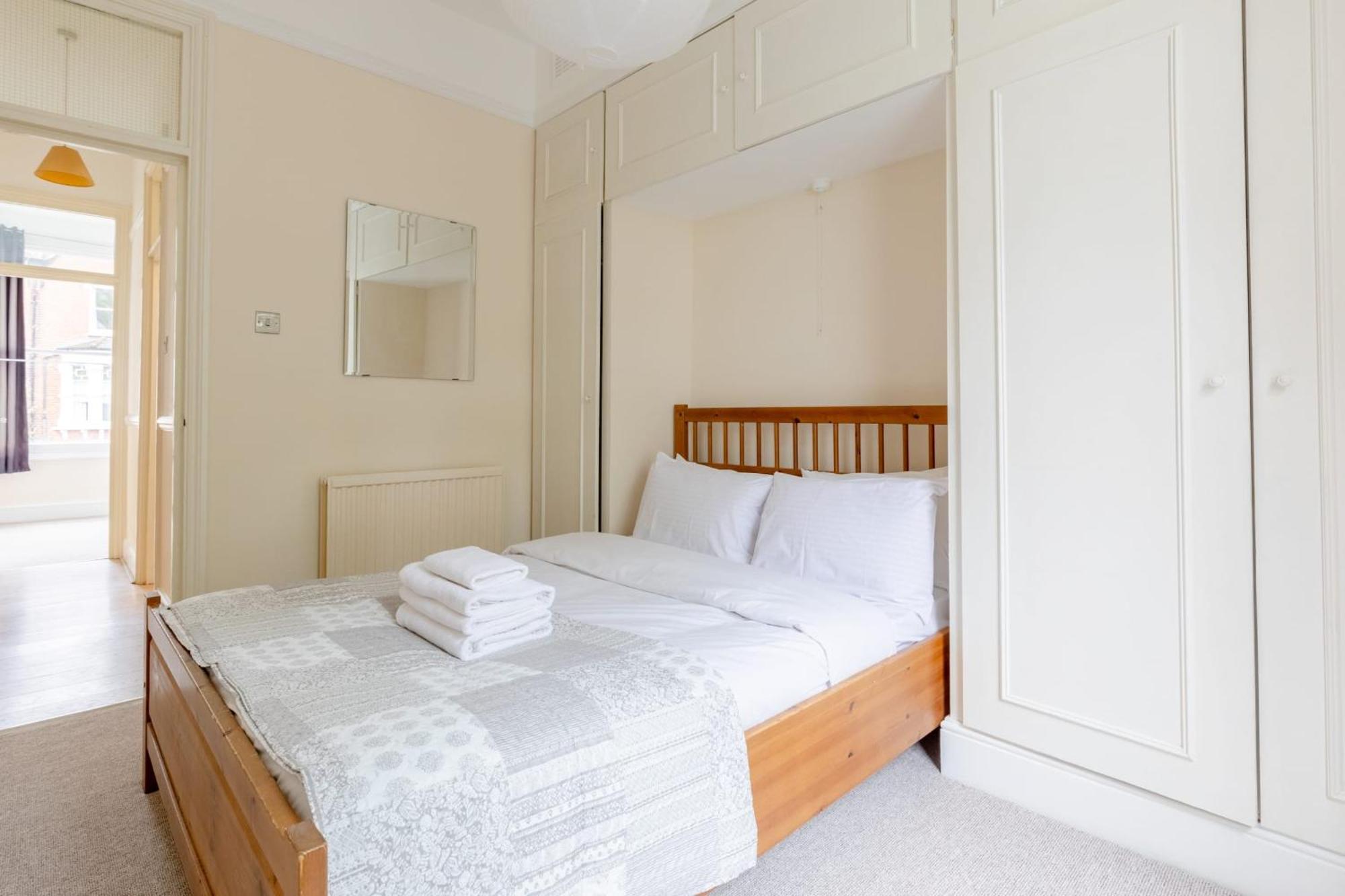 Apartment Roomy 3bd By Hampstead Heath! London